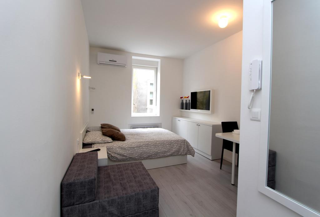 Apartments Simple Teslina Zagreb Exteriör bild